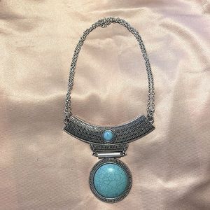 Beautiful choker turquoise color stone.
